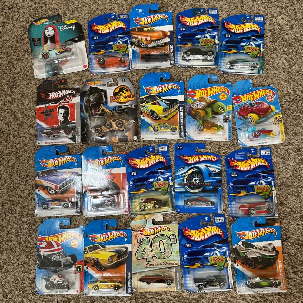 Hot Wheels Lot 20pc Kids/Adults Diecast Cars NIP Multi 67 Chevelle Mustang Seal